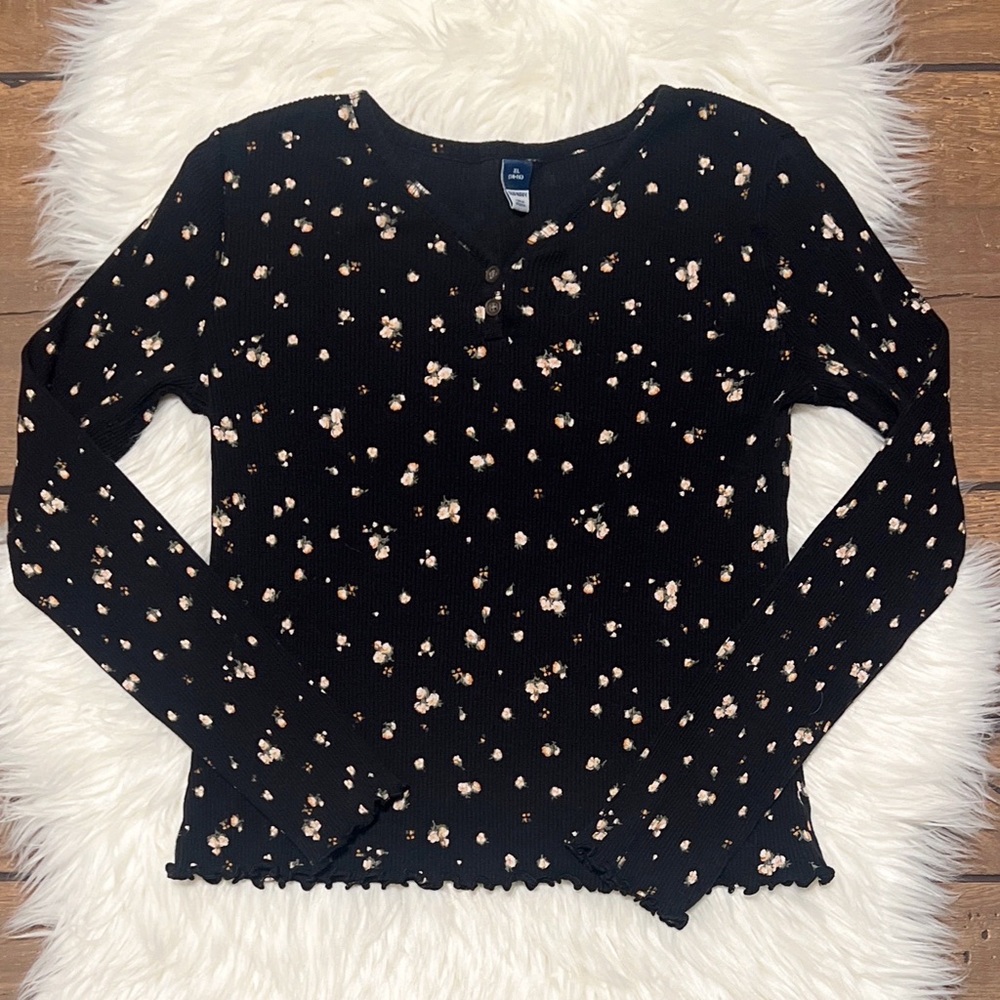 Lld Navy Black ribbed long sleeve blouse with crew neck, smocked ruffled details